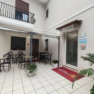 לינה וארוחת בוקר Morfeo, טאורמינה